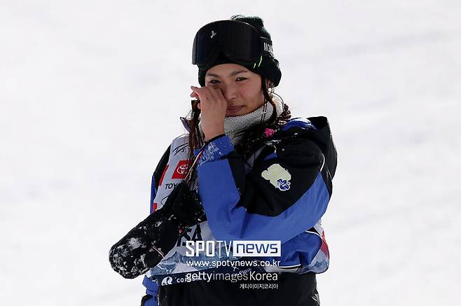 ▲ 스노보드 하프파이프에서 3연속 올림픽 우승을 꿈꾸던 클로이 킴이 어깨 부상을 입었다. 2026년 밀라노 코르티나 동계 올림픽 참가가 불투명해졌다.