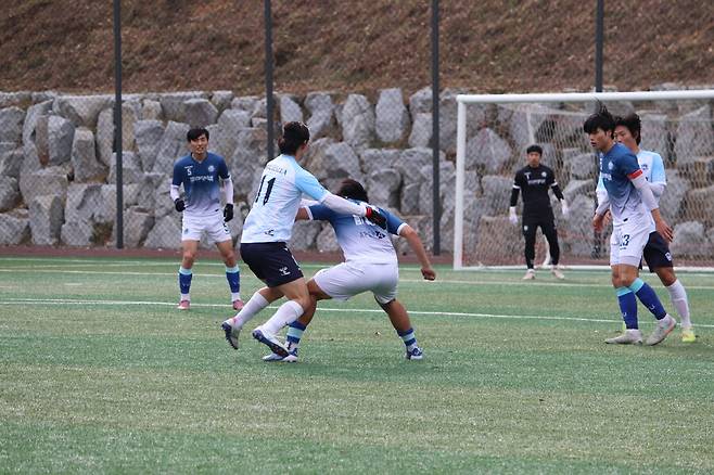 ▲ 저학년 대회인 1, 2학년 대학축구연맹전에는 K리그 구단 스카우트, 에이전트 등이 관전하는 모습이 많이 목격된다. ⓒ한국대학축구연맹