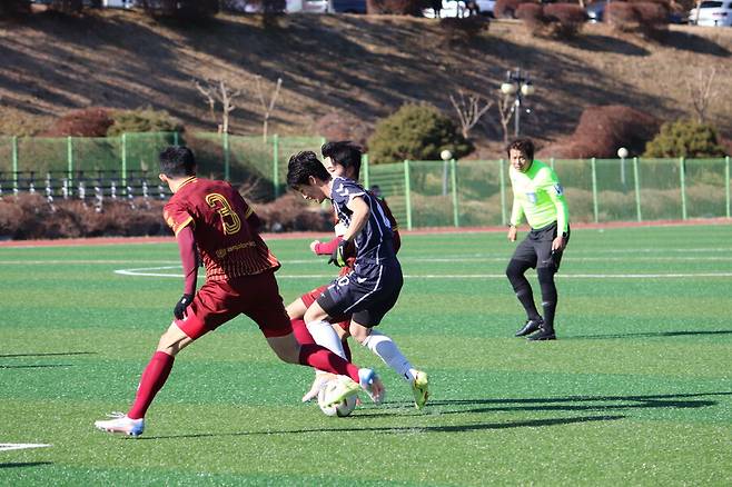 ▲ 저학년 대회인 1, 2학년 대학축구연맹전에는 K리그 구단 스카우트, 에이전트 등이 관전하는 모습이 많이 목격된다. ⓒ한국대학축구연맹