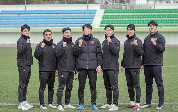 '새 사령탑' 박건하, 수원FC 2026시즌 코칭스태프 구성 완료.(사진제공=수원FC)