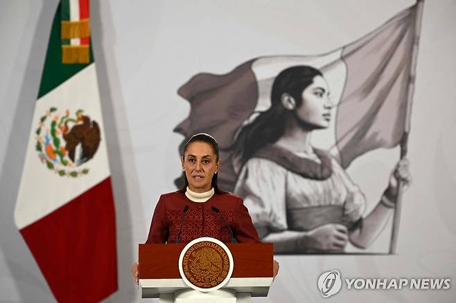 12일(현지시간) 정례 기자회견하는 멕시코 대통령 [멕시코시티 AFP=연합뉴스. 재판매 및 DB 금지]