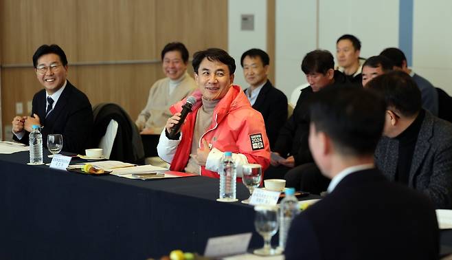 김진태 강원지사, 스키산업 살리기 간담회 참석 [촬영 이상학]