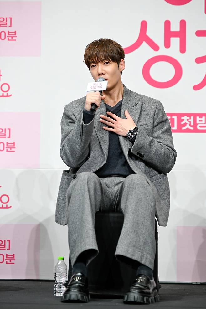 최진혁 웹툰 속 '백마 탄 왕자님'과는 달라…인간미 살렸죠