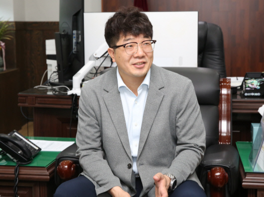 송승환 인천 서구의회 의장이 서구와 검단구 분구를 앞두고 혼선이 없도록 하겠다는 포부를 밝히고 있다. 사진=서구의회