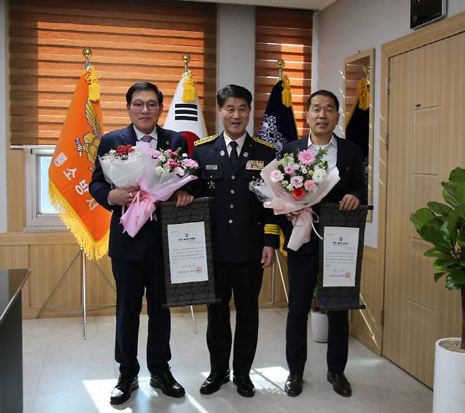 (좌 이재운 우 김한중)소방서 제공