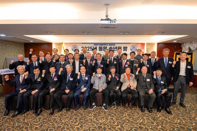 지난달 열린 동아대 총동문회 창립 76주년 정기총회(위)와 국립한국해양대 개교 80주년 기념 동문 송년의 밤 행사.