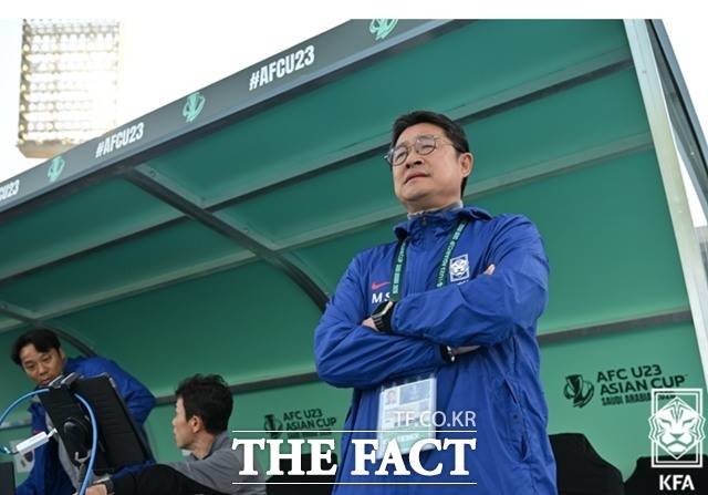 우즈벡과 AFC U23 아시안컵 조별리그 3차전을 지휘하고 있는 한국의 이민성 감독./리야드=KFA