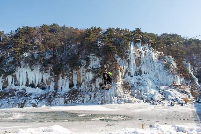 한탄강얼음트레킹/사진-철원군