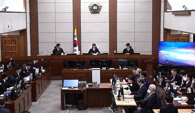12·3 비상계엄 관련 내란 우두머리 혐의로 기소된 윤석열 전 대통령 등이 13일 서울 서초구 서울중앙지방법원 417호 형사대법정에서 열린 결심공판에 출석했다.특검은 사형을 구형했다. 연합뉴스