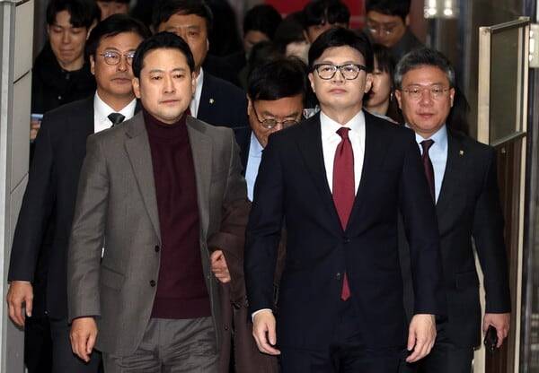 장동혁 국민의힘 대표(왼쪽)와 한동훈 전 국민의힘 대표. photo 뉴시스