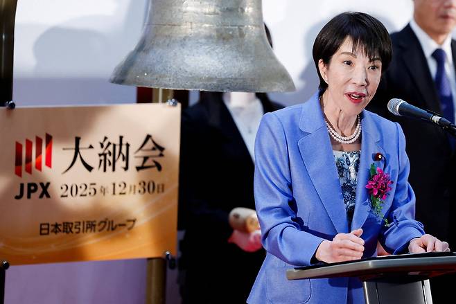 다카이치 사나에 일본 총리가 지난 달 30일 일본 도쿄 증권거래소(TSE)에서 열린 2025년 거래 종료 기념식에서 연설하고 있다. /로이터=연합뉴스