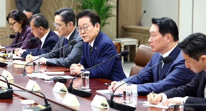 이재명 대통령이 지난해 11월 16일 용산 대통령실에서 열린 한미 관세협상 후속 민관 합동회의에서 발언하고 있다.ⓒ연합뉴스