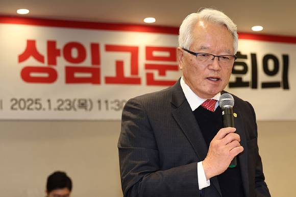 국민의힘 상임고문단 회장인 정의화 전 국회의장이 23일 오전 서울 영등포구의 한 중식당에서 열린 국민의힘 상임고문단 회의에서 발언하고 있다. 2025.1.23 [사진=연합뉴스]