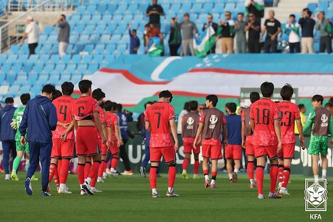 사우디아라비아 리야드 프린스 파이샬 빈 파드 스타디움에서 열린 2026 AFC U-23 아시안컵 조별리그 C조 2차전 대한민국과 우즈베키스탄의 경기에서 0대2로 패한 대한민국 23세 이하(U-23) 대표팀이 아쉬움을 삼키고 있다. 뉴스1