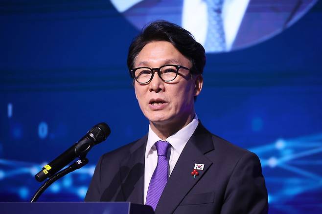 김민석 국무총리가 14일 서울 강남구 한국과학기술회관에서 열린 과학기술·정보방송통신인 신년인사회에서 격려사를 하고 있다. 연합뉴스