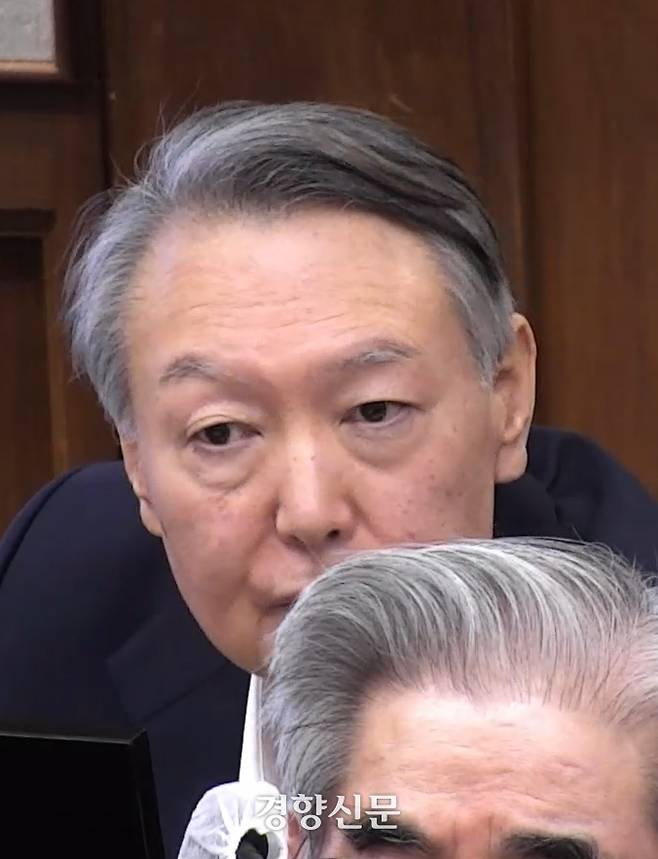 12·3 불법계엄 관련 내란 우두머리 혐의로 기소된 윤석열 전 대통령이 13일 서울 서초구 서울중앙지법 417호 형사대법정에서 열린 내란 우두머리 혐의 결심공판에 출석해 있다. 서울중앙지법 제공