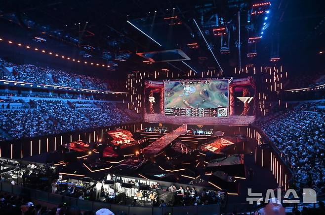 [청두(중국)=뉴시스] 윤정민 기자 = 2025년 11월 9일 오후 중국 청두 동안호 스포츠파크 다목적체육관에서 열린 '2025 리그 오브 레전드(LoL) 월드 챔피언십' 결승전이 열렸다. 2025.11.09. alpaca@newsis.com