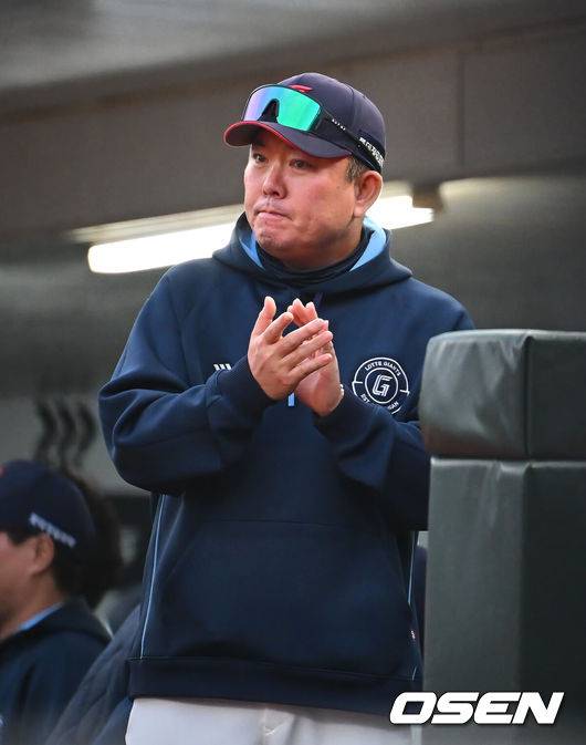 [OSEN=부산, 이석우 기자] 롯데 자이언츠 주형광 코치 084 2025.04.16 / foto0307@osen.co.kr
