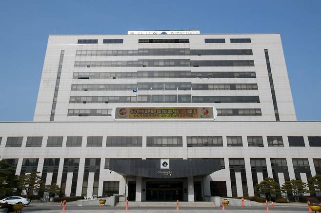군산시청사 전경.