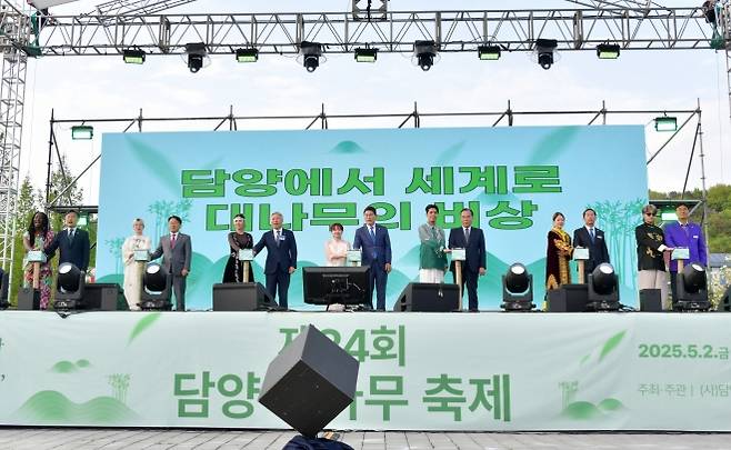 담양대나무축제가 ‘2026년 전라남도 대표 축제’로 선정됐다. 사진은 2025년 5월 축제 개회식 현장. (담양군 제공)