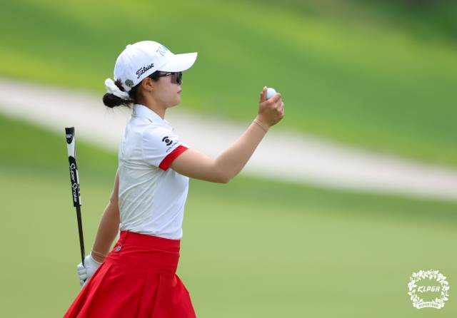 퍼팅을 성공하고 기뻐하고 있는 고지원. 사진 제공=KLPGA