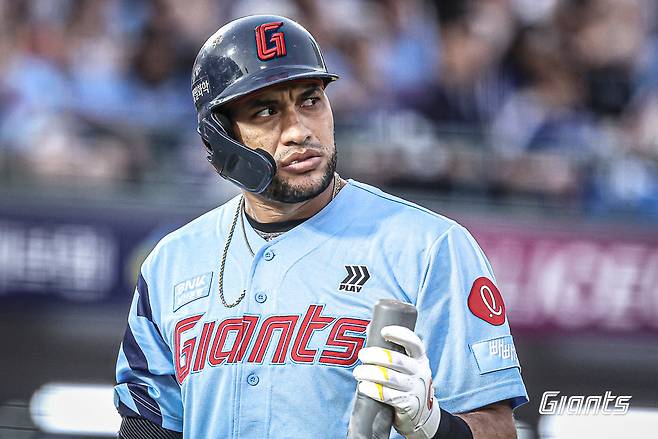 외국인 타자 최초 역사 도전하는 롯데 가장 레이예스, 올해는 동료와 부담 나눌까?