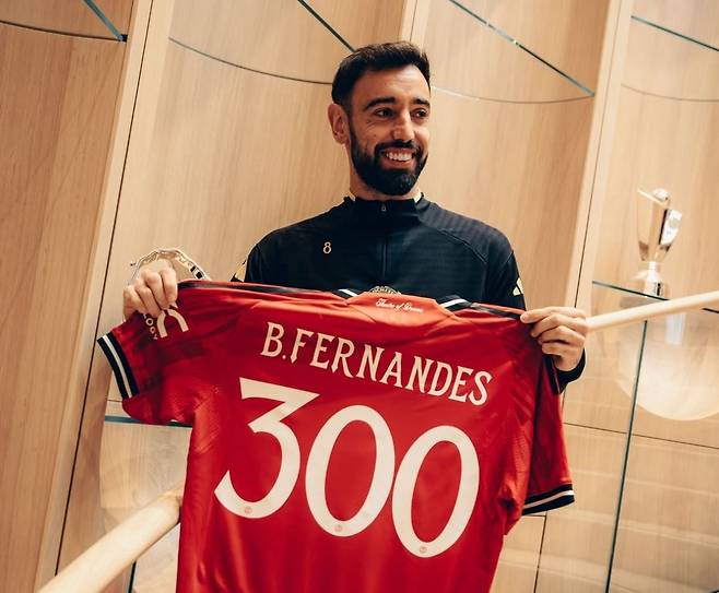 맨유에서 300경기를 출전한 브루노 페르난데스. SNS 캡처