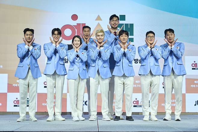 안정환(왼쪽부터), 박태환, 기보배, 서장훈, 김영광, 하승진, 김남일, 이형택, 윤석민. JTBC 제공