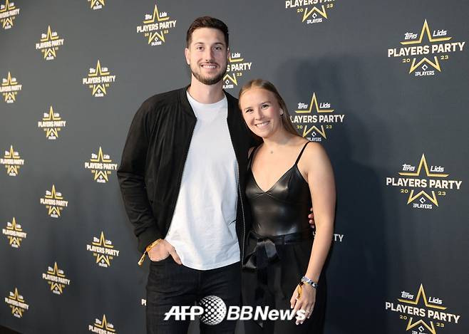 카일 터커(왼쪽)와 그의 아내 사만다 워커. /AFPBBNews=뉴스1