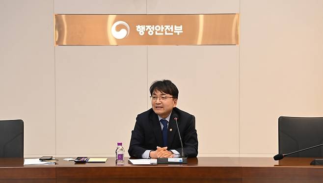 김광용 행정안전부 재난안전관리본부장이 14일 관계부처 및 민간 전문가들과 '무더위·한파 쉼터 발전방안 전문가 간담회'를 개최했다. [행정안전부 제공. 재판매 및 DB 금지]