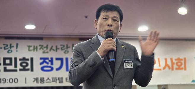 김영춘 부여군의회 의장이 축사하고 있다.