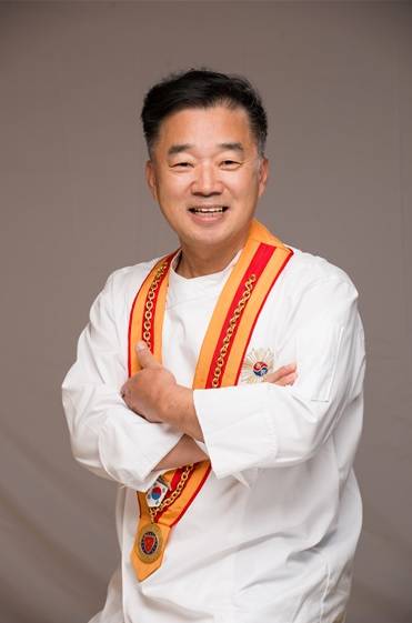 ◇춘천 출신 박효남 셰프. ‘대한민국 프렌치 1세대’의 신화를 써내려 간 그는 세종호텔 총주방장·전무이사로 재직 중이다.