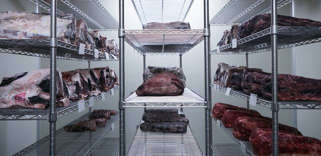 고기가 숙성되어 가고 있는 모습(스테이크 전문점 'GOOK SU' 제공)