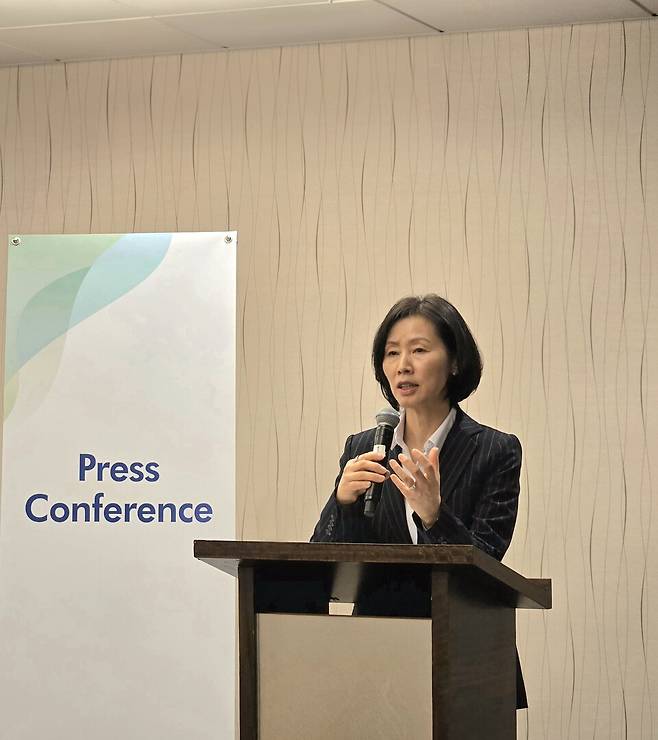 김경아 삼성에피스홀딩스 사장이 JPM 헬스케어 컨퍼런스 기자 간담회에서 회사의 전략에 대해 발표하고 있다./삼성에피스홀딩스 제공