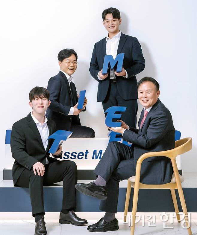 이예형 매니저, 박종호 매니저, 양동현 매니저, 김홍기 대표.