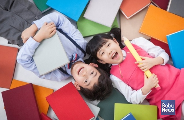 늘봄학교는 기존 돌봄교실과 방과후학교를 통합·확대한 제도로, 방과 후 생활 돌봄과 함께 다양한 학습 프로그램을 제공한다. 체육, 과학, 미술, 코딩, 외국어 등 특기·적성 중심의 강좌가 운영되며, 2차시(약 2시간) 내외의 맞춤형 프로그램은 무료로 제공된다. ⓒ베이비뉴스