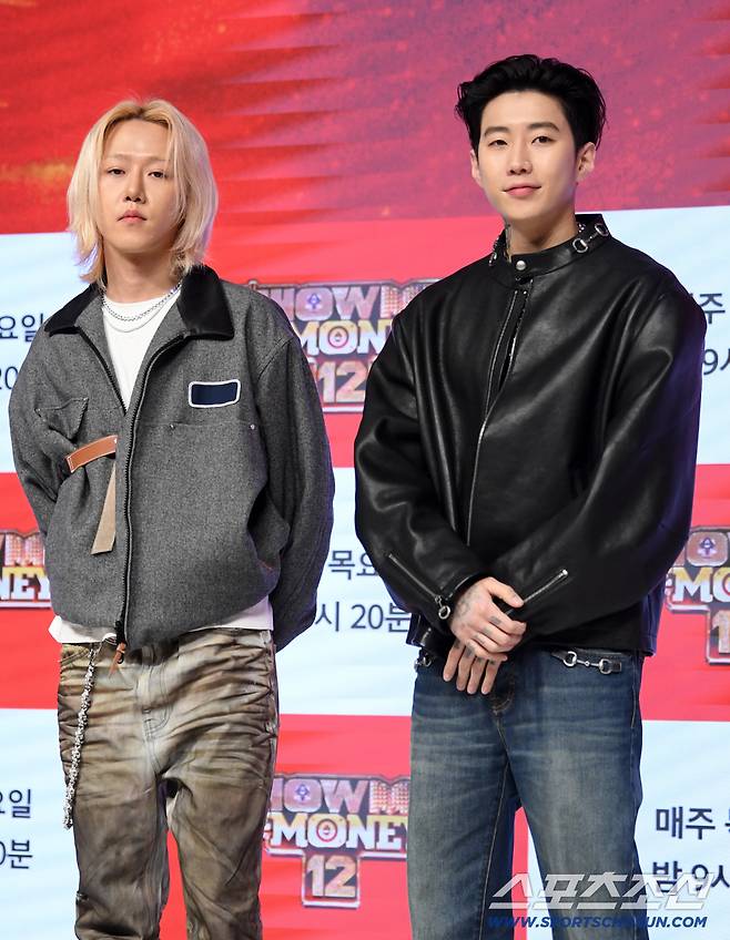 Mnet '쇼미더머니12' 제작발표회가 15일 서울 강남구 논현동 엘리에나 호텔에서 열렸다. 릴 모쉬핏, 박재범이 포토타임을 갖고 있다. 논현동=박재만 기자 pjm@sportschosun.com/2026.01.15/