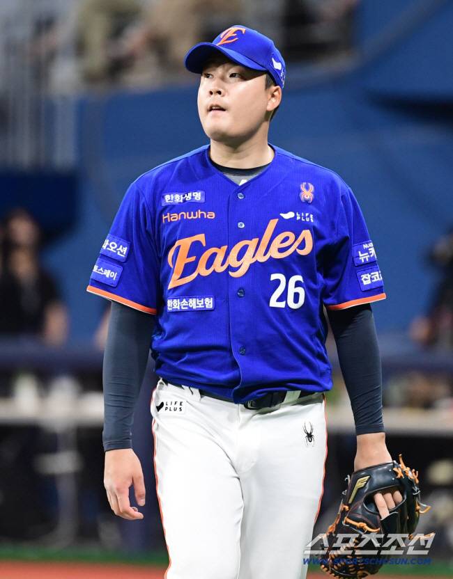 26일 고척돔에서 열린 KBO리그 키움과 한화의 경기. 8회말 삼자범퇴로 마친 한화 한승혁. 고척=송정헌 기자songs@sportschosun.com/2025.08.26/