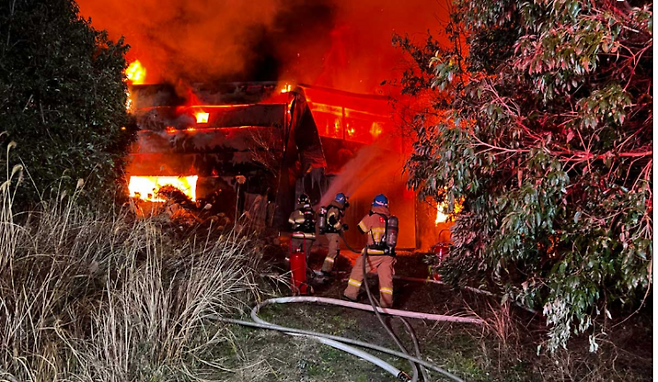 지난 14일 오후 6시17분께 제주시 구좌읍 김녕리 아난티 골프장 관리동에서 화재가 발생했다는 신고가 접수됐다.     제주소방안전본부 제공.