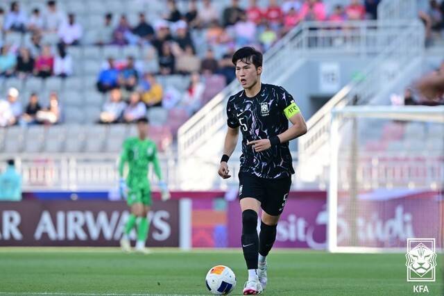 [오피셜] '홍정호 이후의 시대'를 준비한다... 전북, 군 입대 앞둔 '국대 센터백' 변준수 영입