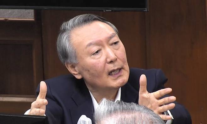 내란 우두머리 혐의로 기소된 윤석열 전 대통령이 지난 13일 서울 서초구 서울중앙지방법원 417호 형사대법정에서 열린 내란 우두머리 혐의 결심공판에서 최후진술을 하고 있다. 서울중앙지법 제공.