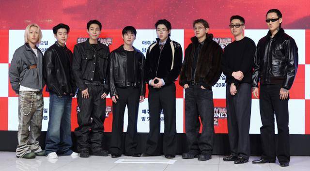 15일 오전 서울 강남구 엘리에나 호텔에서 열린 Mnet '쇼미더머니 12' 제작발표회에서 프로듀서로 참여하는 릴 모스핏(왼쪽부터) 박재범, 로꼬, 그레이, 지코, 크러시, 허키 시바세키, 제이통이 포즈를 취하고 있다. 뉴시스