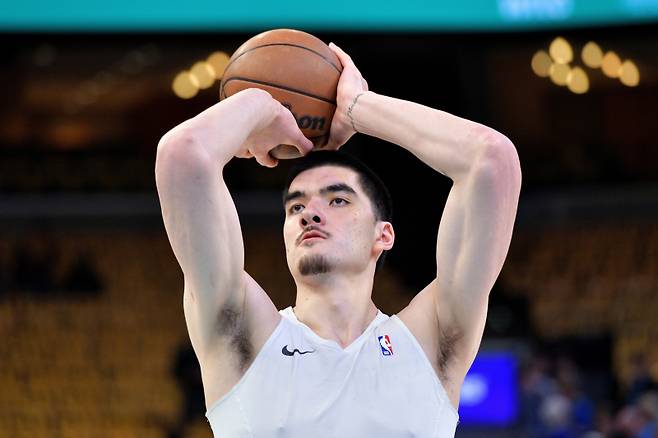 <yonhap photo-2186="">현재 발목 부상으로 결장 중인 멤피스 센터 잭 이디. [AP=연합뉴스]</yonhap>