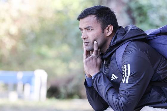 이주노동자 네팔 청년 수메스 바르마. 그는 3년 전 전북 한 농장에서 일하다 세 손가락을 잃었다. 김경록 기자