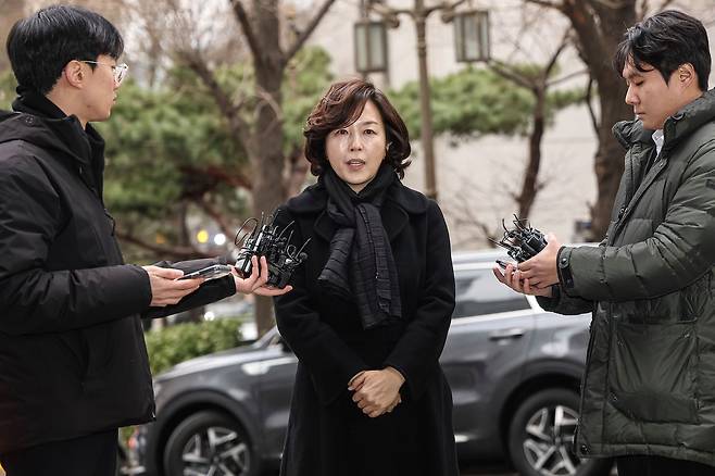 강선우 전 더불어민주당 의원에게 공천을 대가로 1억원을 건넨 혐의를 받는 김경 서울시의원이 15일 오전 서울 마포구 서울경찰청 공공범죄수사대에서 조사를 받기 위해 출석하며 입장을 밝히고 있다. 김경록 기자