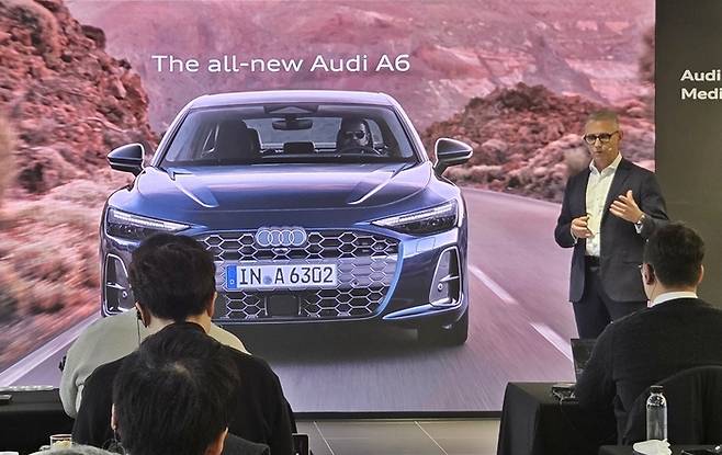 아우디 A6를 소개하는 스티브 클로티 아우디코리아 사장 [사진촬영=최기성 매경 디지털뉴스룸 기자]