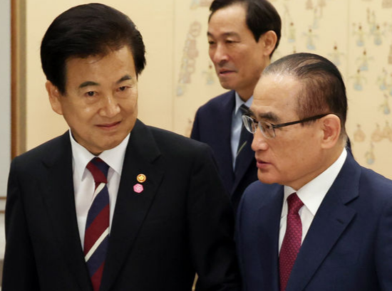 정동영(왼쪽) 통일부 장관과 위성락 국가안보실장. 뉴시스