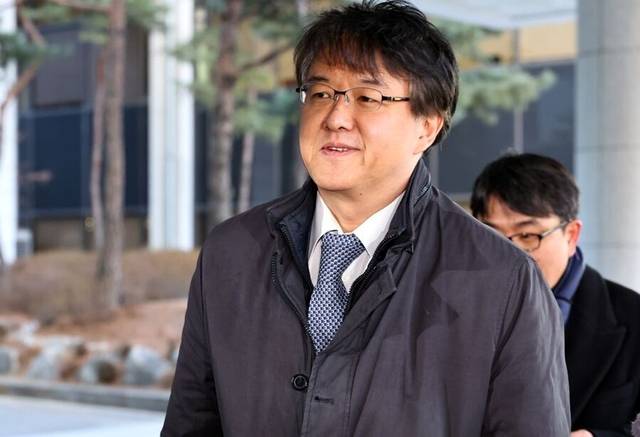 통일교와 신천지의 정교유착 의혹을 수사하는 검찰·경찰 합동수사본부의 본부장을 맡은 김태훈 합수본부장이 서울 서초구 서울고검으로 출근하고 있다. 뉴시스