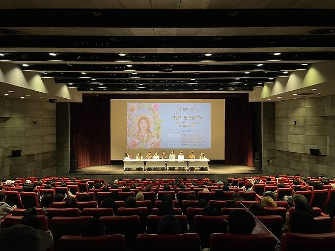 지난해 11월 광화문 씨네큐브에서 진행된 배우 김혜수의 ‘세계의 주인’ 2차 응원 상영회 모습 [바른손이앤에이 제공]