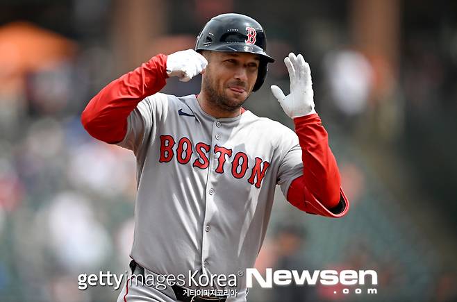‘브레그먼보다 비싼 수아레즈’ 보스턴에 ESPN “비상식적인 판단력” 일침